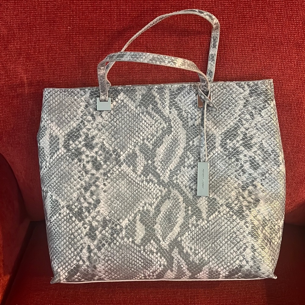 IVANKA TRUMP AUTHENTICATED LEATHER SKIN GREY AND PINK